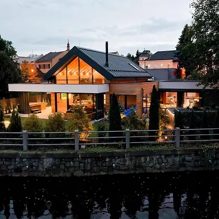 Ostriz Βίλα Hlinsko