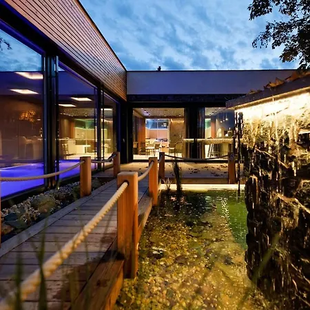 ヴィラ Ostriz フリンスコ